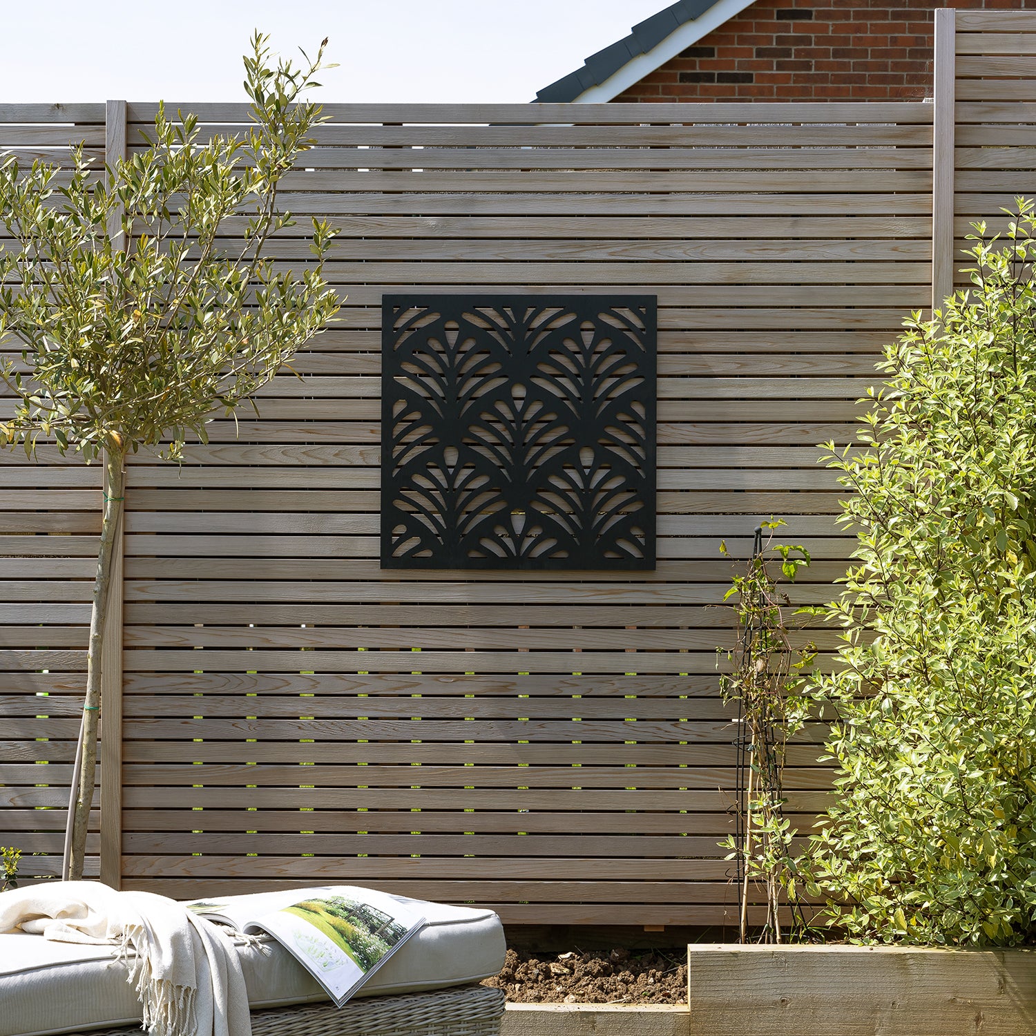 Black Deco Shell Decorative Garden Screen