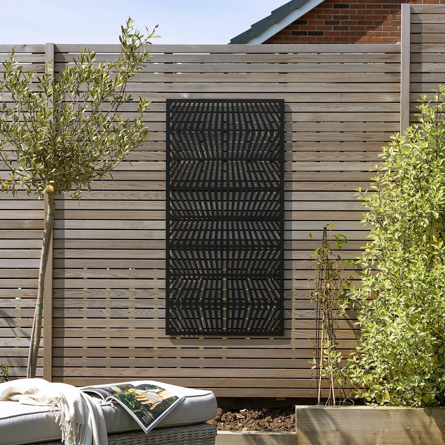 Black Solis Lines Decorative Garden Screen