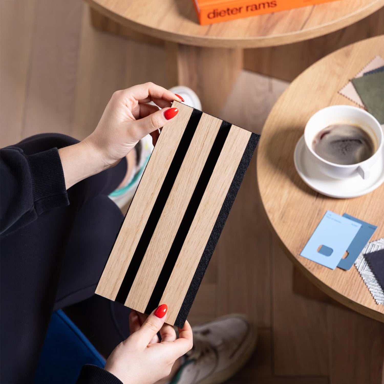 SlatWall Natural Oak and Black Sample