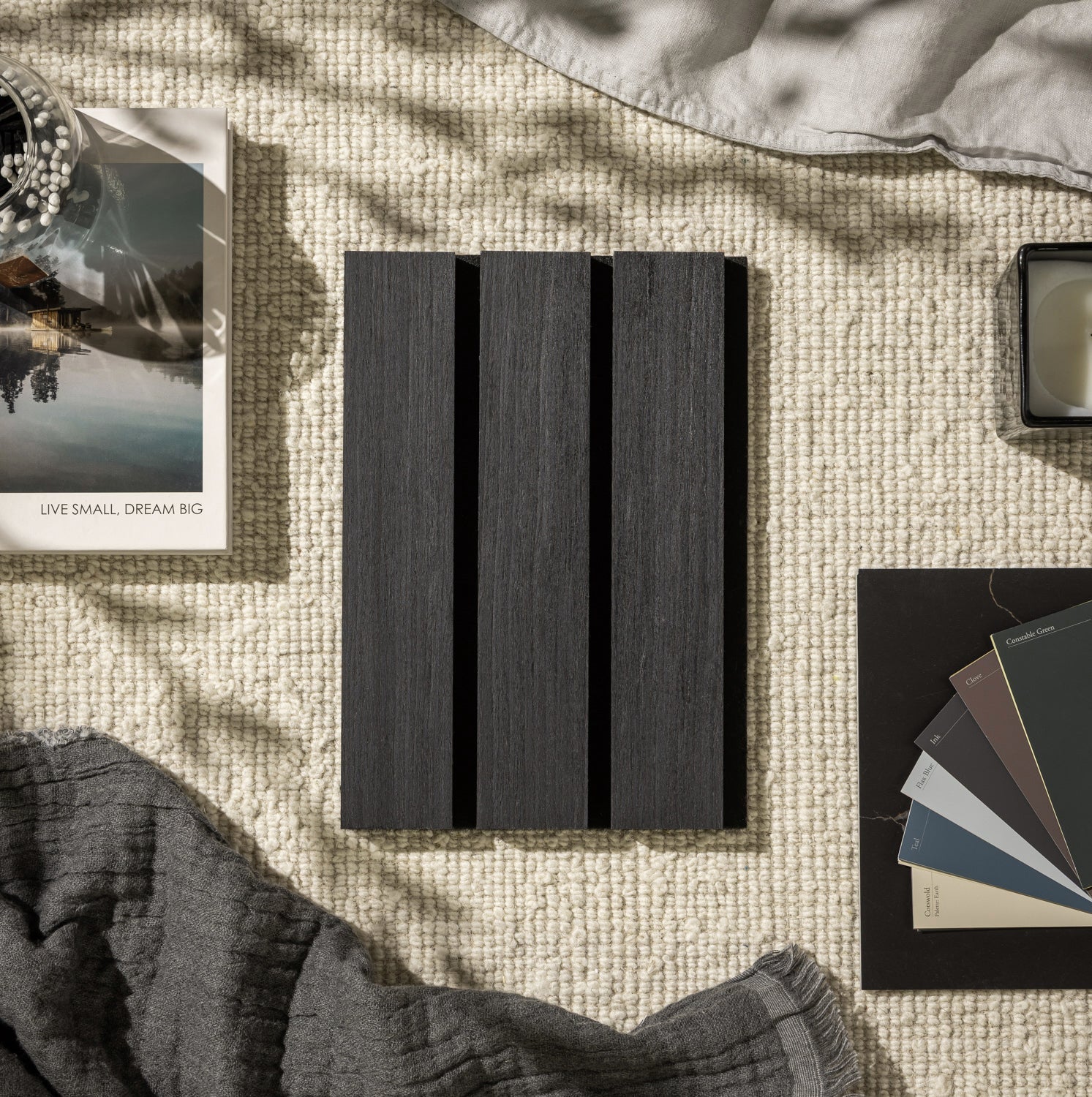 Slatwall Grand Acoustic Black Sample