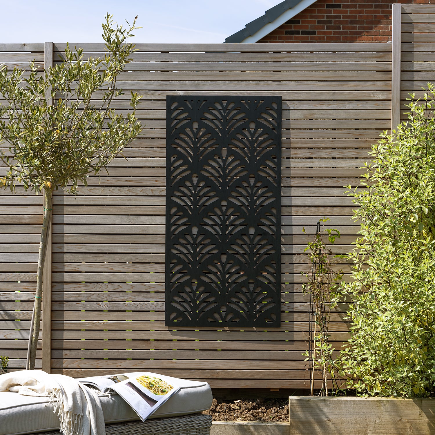 Black Deco Shell Decorative Garden Screen